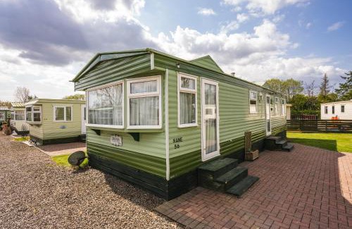 Forfar Ski Chalet | Lochlands 2br family caravan - pets-play park