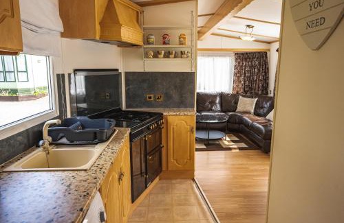 Forfar Ski Chalet | Lochlands 2br family caravan - pets-play park