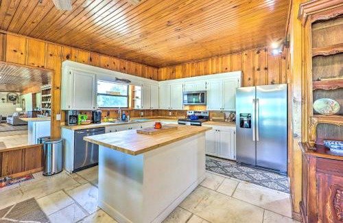 Grove House | Lochview Lodge Idyllic Farmhouse in Grove!