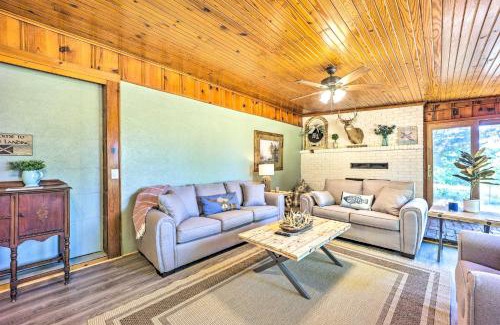 Grove House | Lochview Lodge Idyllic Farmhouse in Grove!