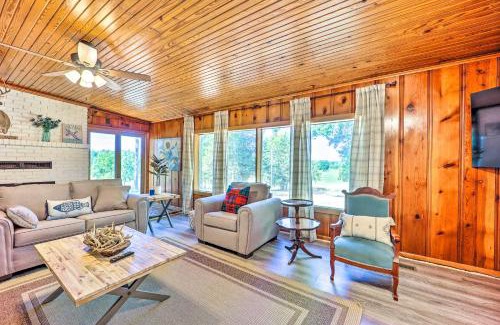Grove House | Lochview Lodge Idyllic Farmhouse in Grove!