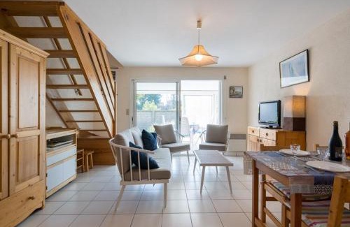 Locmariaquer Villa | Locmariaquer : Maison 3 pièces avec jardin, véranda et parking à 900m de la plage, pour 4 personnes - FR-1-477-36