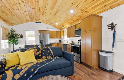 Williamstown Cabin | Lodge 107 at Eden Reserve—Safari Cabin Near Ark
