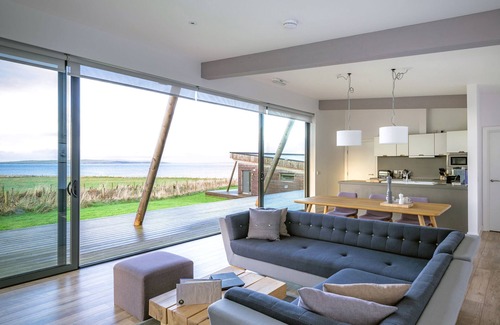 John O'Groats Cottage | Lodge 12 - 3 Bed Sea-View - a john o'groat that sleeps 6 guests in 3 bedrooms