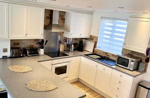 South Cerney Cabin | Lodge 66 Spring Lake Perfect Family Holiday Retreat in the Cotswold Water Park.