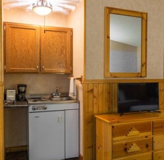 Hill City Hotel | Lodge at Palmer Gulch