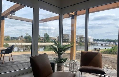 Leuken House | Lodge by Rhine with Stunning Water Views
