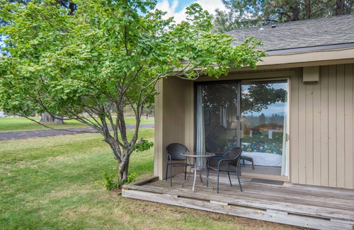 Black Butte Ranch Condo | Lodge Condo Room with amazing views of the mountains and meadow