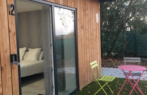 Bouchemaine Apartment | Lodge-Ensuite with Shower-Garden view