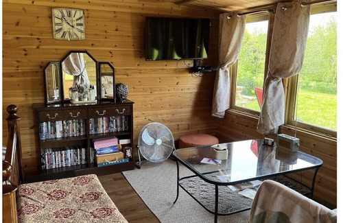 Monmouth Cabin | lodge for two - with Hot Tub