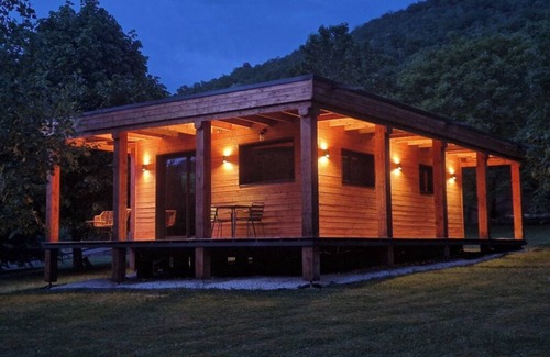 Foix Ski Chalet | Lodge in a green setting. Panoramic view of FOIX castle.