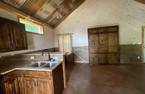 Bandera Cabin | Lodge on Main st-Bandera America!