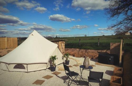 Lapalisse Other | Lodge romantique "le grand chêne" avec Jacuzzi privatif