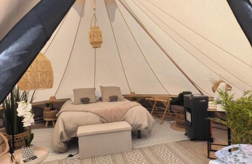 Lapalisse Other | Lodge romantique "le grand chêne" avec Jacuzzi privatif