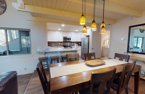 Tennis Village Condo | Lodge-Style Escape with A/C, BBQ & Walk to Spa
