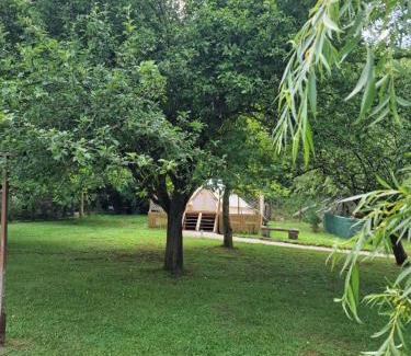 Roquefeuil Bed & Breakfast | Lodge tente les pommiers Glamping Ô rendez-vous en demi-pension