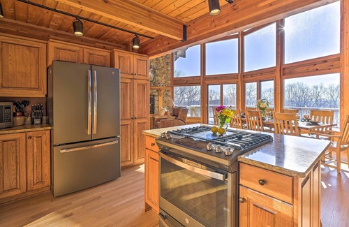 Merrimac House | Lodge w/Indoor Pool along Devil's Lake Park!