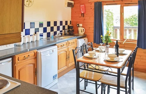 Bronygarth Ski Chalet | Lodge with one double and one twin.