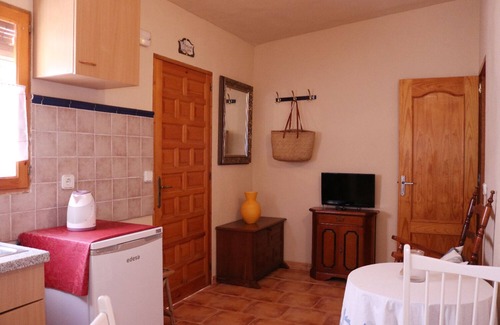 Sant Ferran de ses Roques Apartment | Lodging Can Vicent Mestre without air conditioning