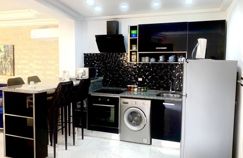 La Fayette Apartment | Lodging with panoramic views on the edge of a lawn garden and swimming pool