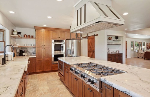 Lockeford House | Lodi Wine Country Estate - 4 Bedrm, 4 1/2 Bath Close to Wineries - New!
