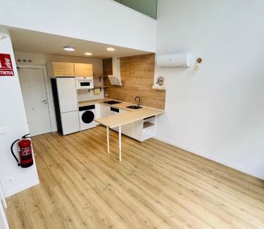 San Sebastian de los Reyes Apartment | Loft 007 con jardin, piscina, garaje y Netflix