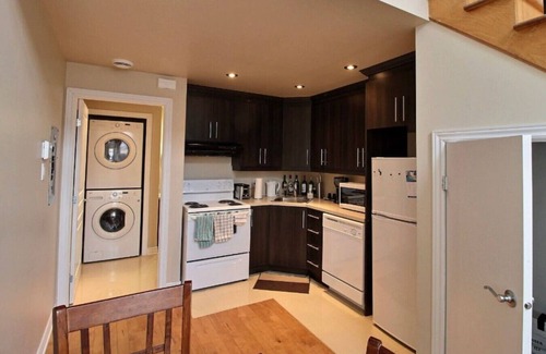 Bellerive Apartment | Loft 16 pieds de plafond avec deux terrasses!