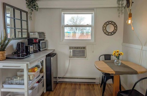 Ste Anne de Beaupre Apartment | Loft 17 | 2 Min Waterfront | BBQ & Fireplace