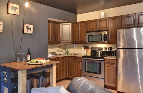 Cantley Apartment | Loft 5 | Hot Tub | Sleeps 4 | Dog Friendly | Lake