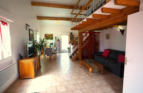 Montagnac-Montpezat Apartment | Loft avec mezzanine