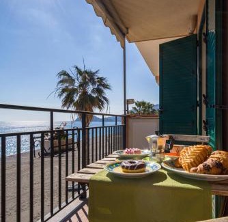 Letojanni Apartment | Loft Balcone Sul Mare