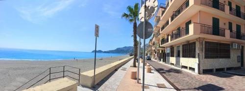 Letojanni Apartment | Loft Balcone Sul Mare