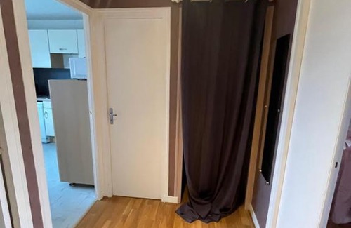 Lisieux Apartment | Loft calme sur la rivière avec parking