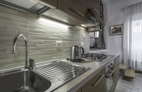 Le Cure Apartment | Loft Conversion, aircon, walk to historic centre, sleeps 4+2, parking, free Wifi