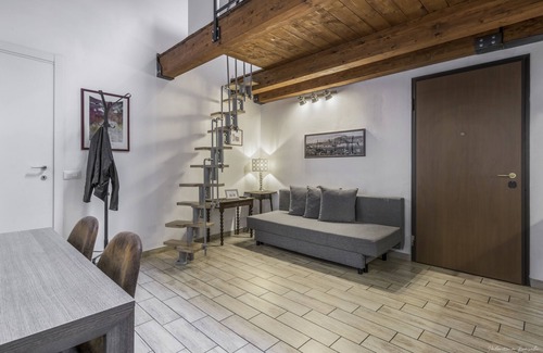 Le Cure Apartment | Loft Conversion, aircon, walk to historic centre, sleeps 4+2, parking, free Wifi