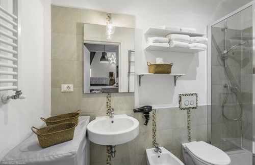 Le Cure Apartment | Loft Conversion, aircon, walk to historic centre, sleeps 4+2, parking, free Wifi
