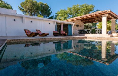 Aimargues Villa | Loft d'exception 350m2 spacieux et lumineux avec piscine à 15 min de la mer