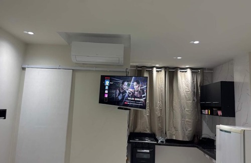 Lapa Apartment | Loft in Lapa Smart TV, streaming and air conditioning.