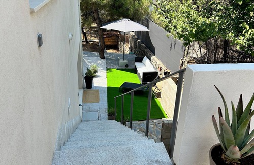 Galapagar Apartment | Loft in Torrelodones, 25km. From Madrid Centre. Public Transport at 5min Walk