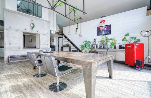 Melun Villa | LOFT L'IMPRIMERIE; Family sleeps 12, 20 min from Fontainebleau, 50 Km from Paris