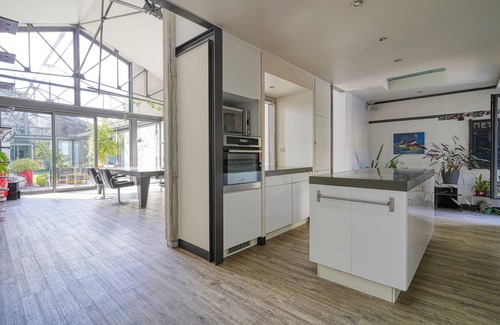 Melun Villa | LOFT L'IMPRIMERIE; Family sleeps 12, 20 min from Fontainebleau, 50 Km from Paris