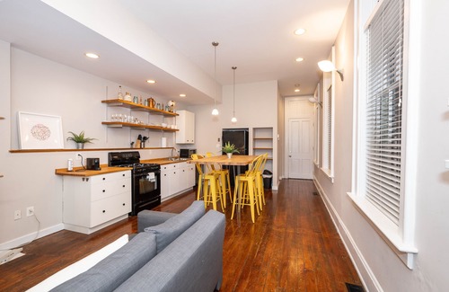 Pendleton Condo | Loft Life Pendleton 2 – Chic Downtown Condo for 4! Perfect for Professionals