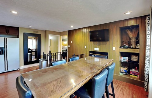 Thayerville House | Loft of Luxury | Lake Views + Walk to Food, Shops, & Lake Activities!