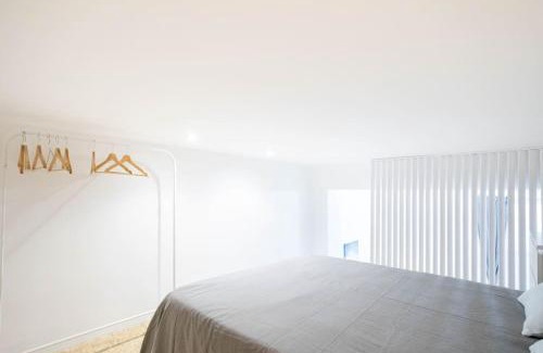 San Isidro Apartment | Loft reformado en Marques de Vadillo con patio privado