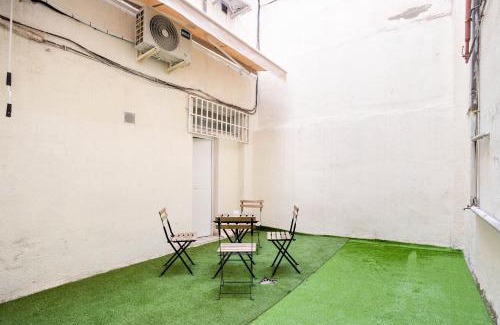 San Isidro Apartment | Loft reformado en Marques de Vadillo con patio privado
