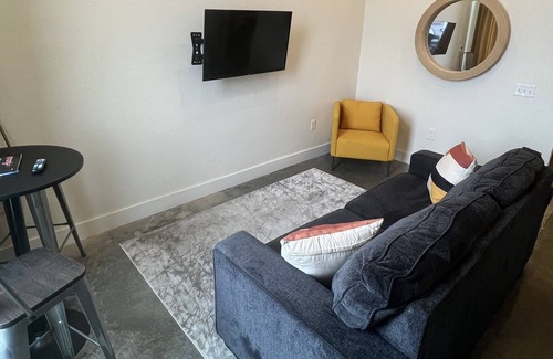 Jonesboro Apartment | Loft steps away from restaurants & coffee shops