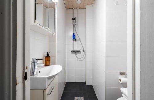 Alppiharju Apartment | Loft studio, Kallio, Metro Nearb