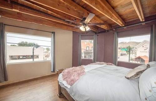 Alpine House | Loft with a View @ Alpine City Place | Hotel and Bar