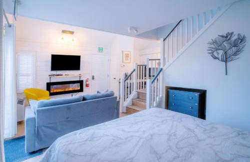 Craigleith House | Loft with a view of Blue - Free Wifi, Linens and Towels Included