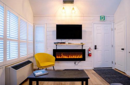 Craigleith House | Loft with a view of Blue - Free Wifi, Linens and Towels Included